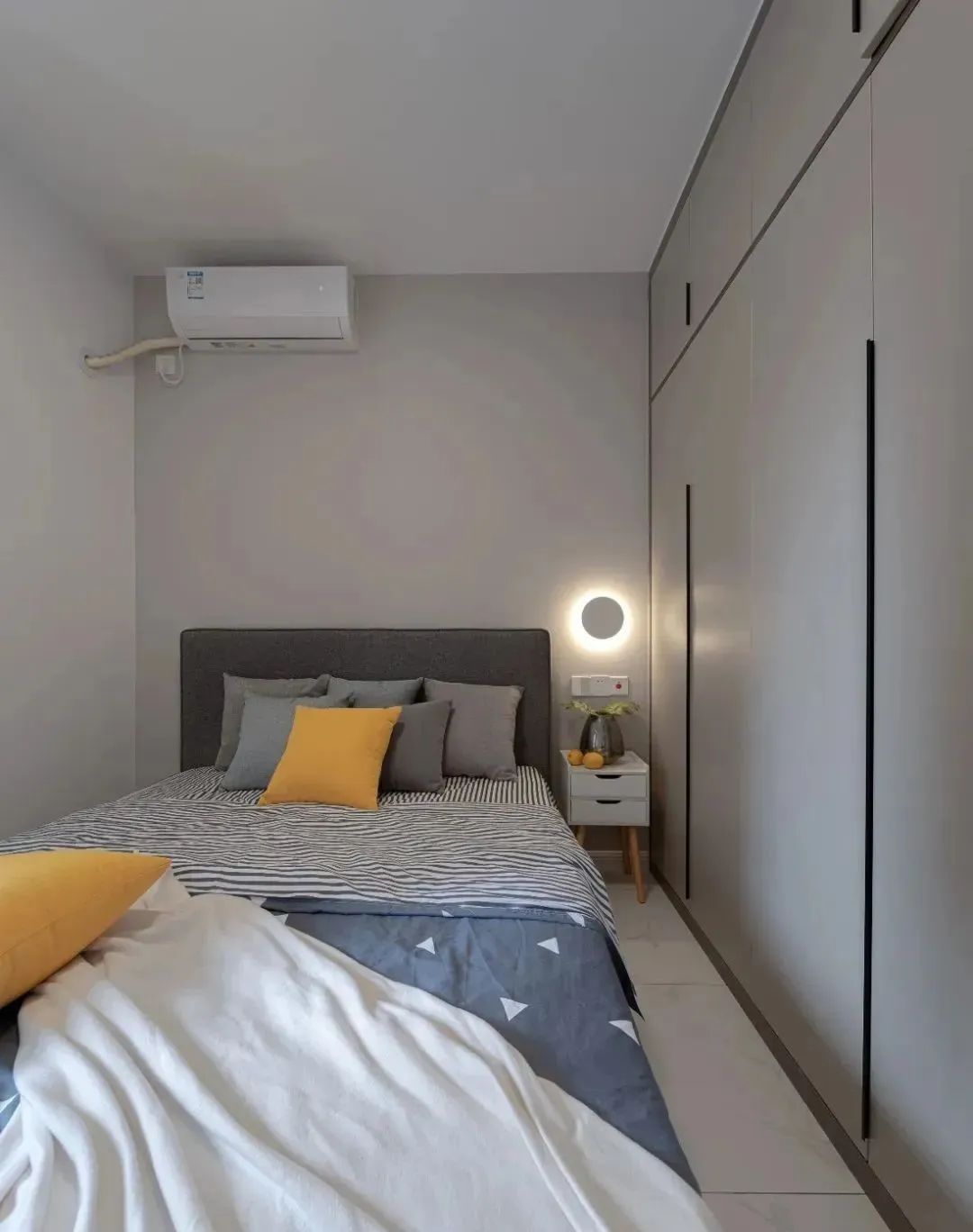 小卧室别再装榻榻米了，人家聪明人这样设计，一样美观实用！