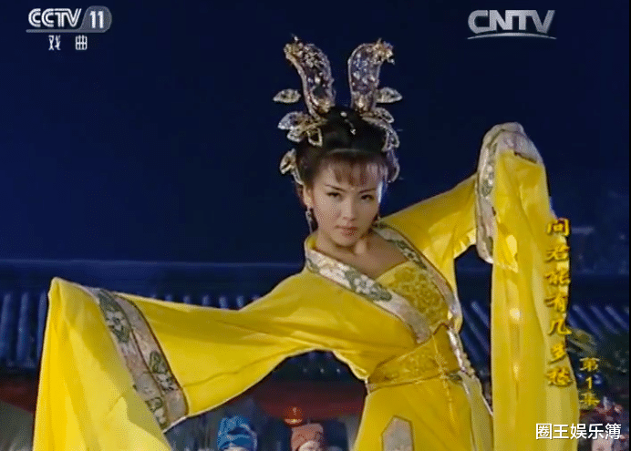 于正|别流行于正寡淡风了!这部剧服道化五彩缤纷,丫鬟造型都精致多变