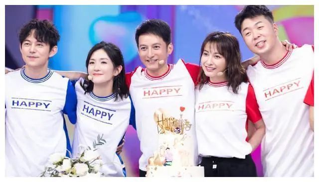 何炅|《快乐大本营》整改之后，快乐家族全部散了，何炅搭档AI机器人