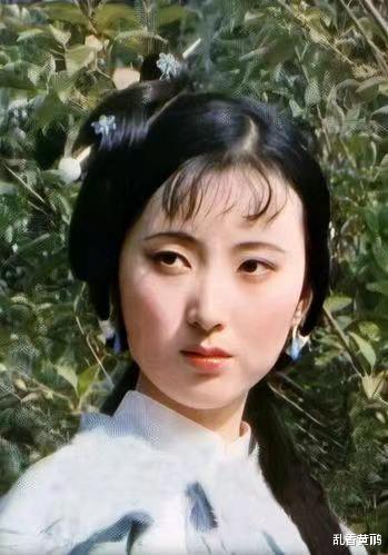 陈晓旭|1986年出版的“红楼定妆照”挂历，要多丑有多丑，陈晓旭面目全非