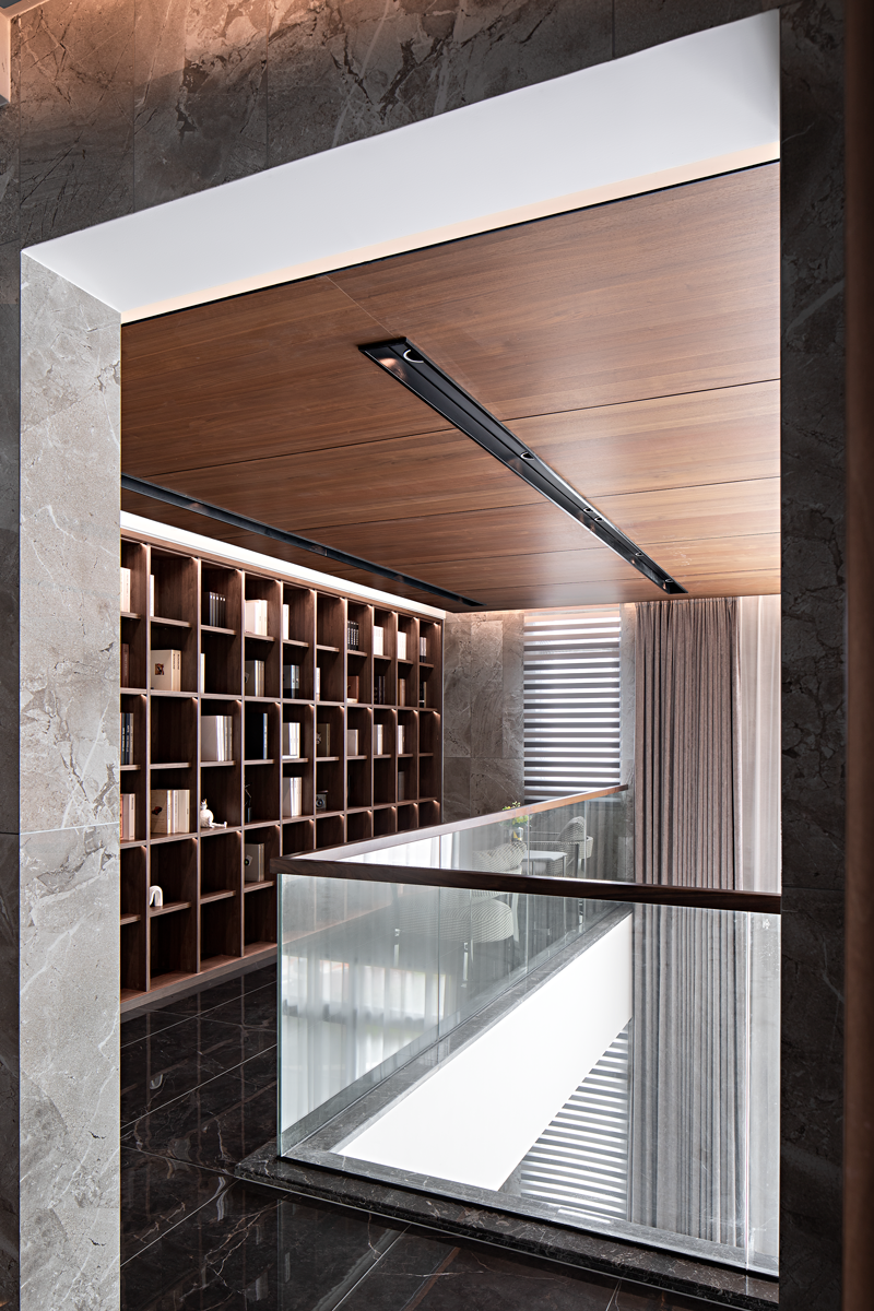 墅居意式轻奢,原始橡木的视觉冲击力