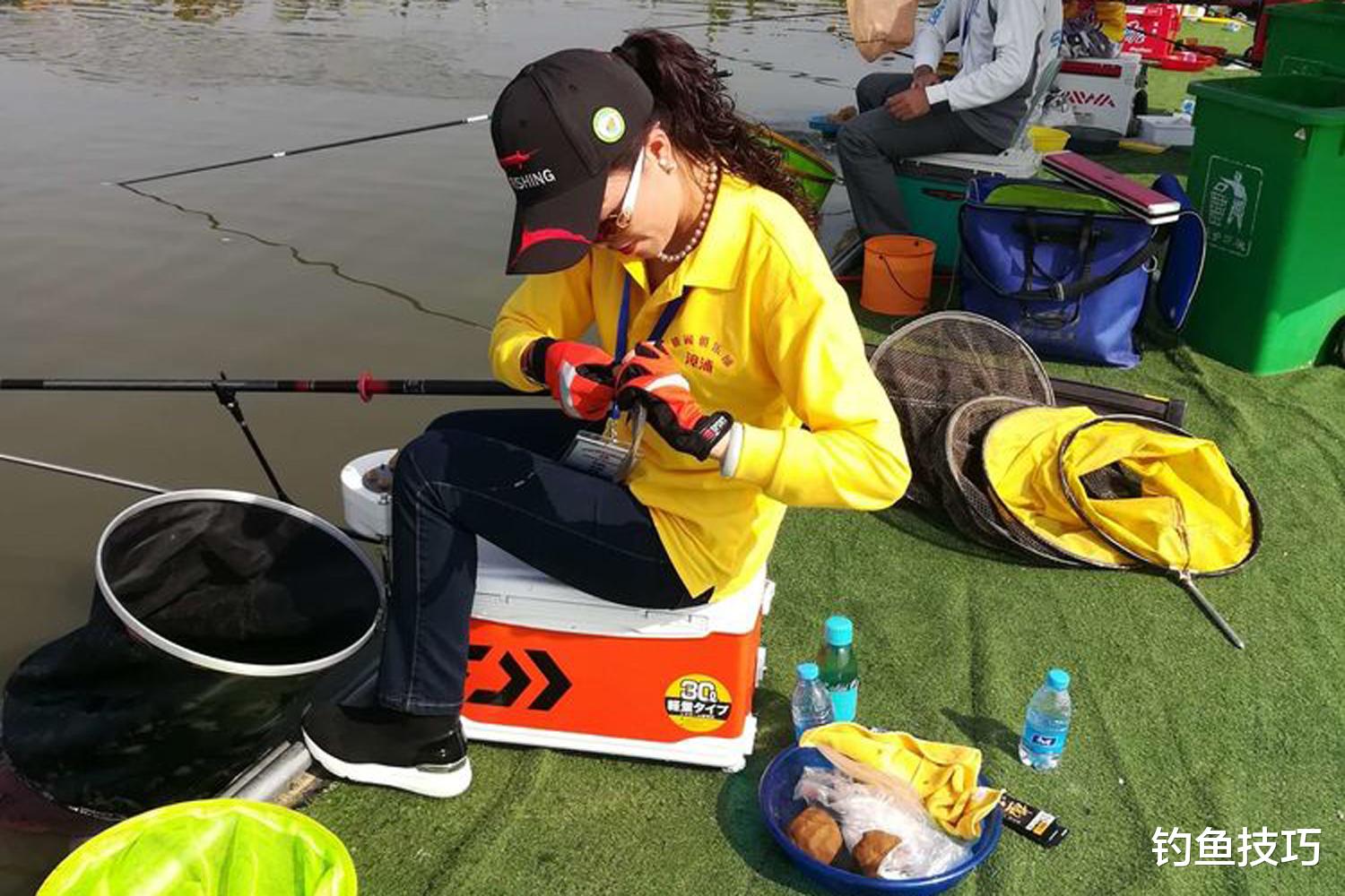 曼联|在黑坑钓鲤鱼比赛时，只要掌握4个垂钓要点，黑坑冠军非你莫属
