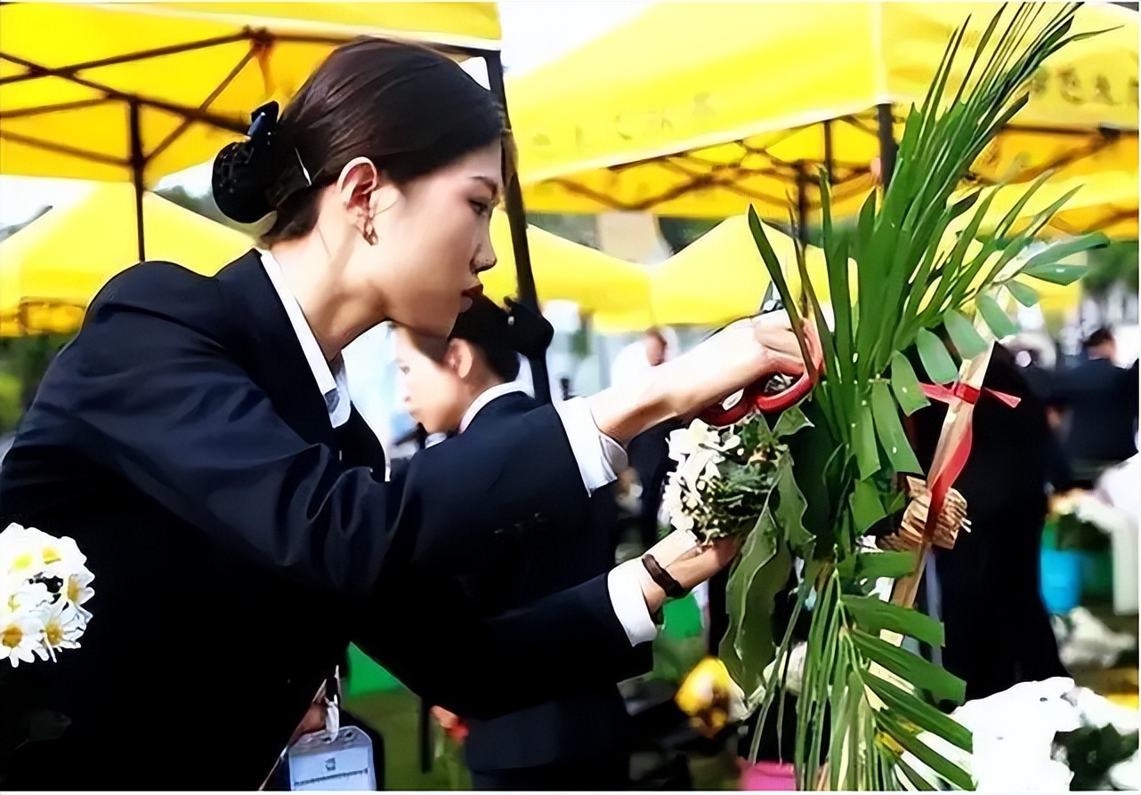 招聘|殡仪馆秋季招聘开始了,虽然行业很“恐怖”,但是工资数额是真香