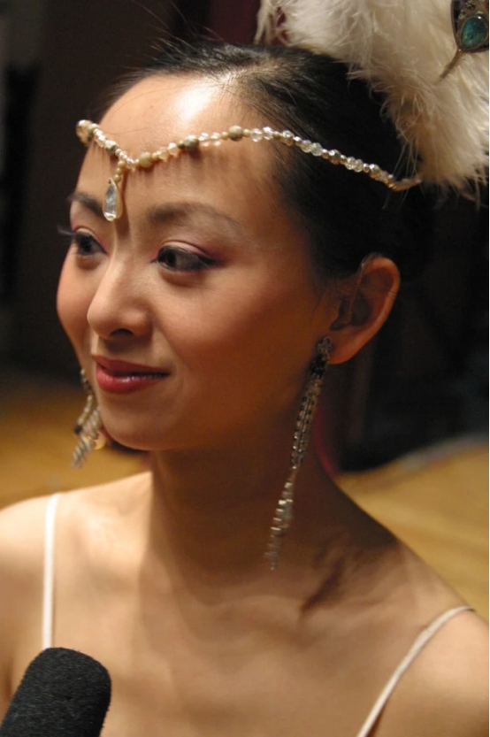 邰丽华|两次拒绝富商,27岁下嫁理工男,“千手观音”邰丽华找到幸福了吗