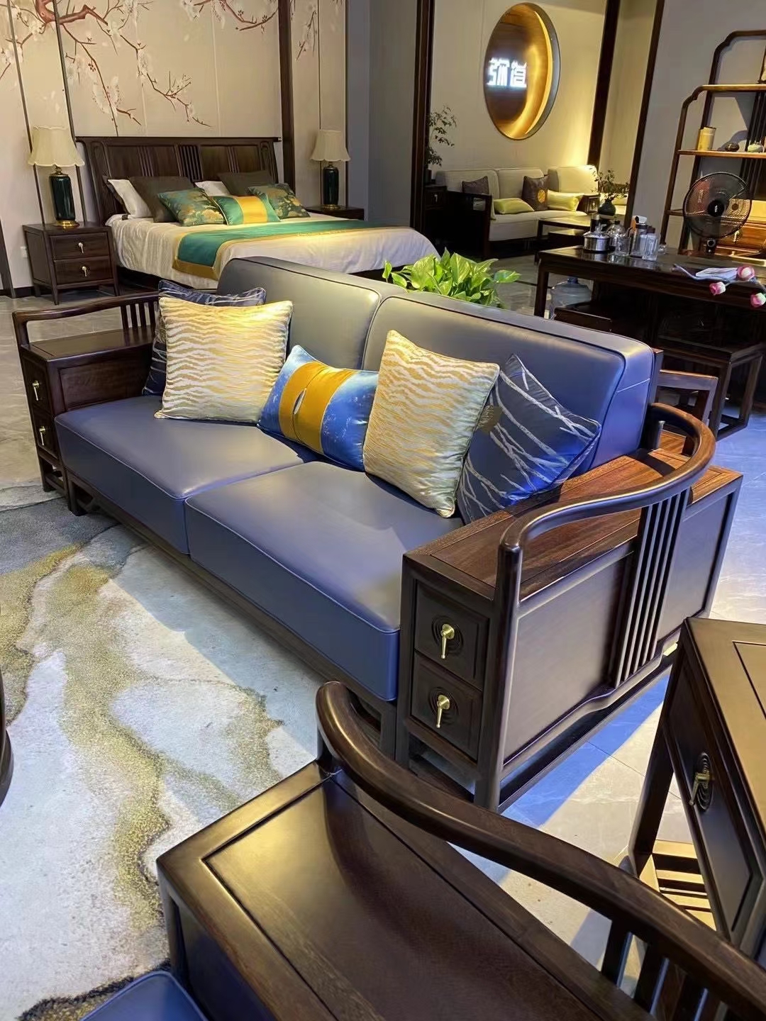 新中式家具简洁中蕴含着端庄和典雅