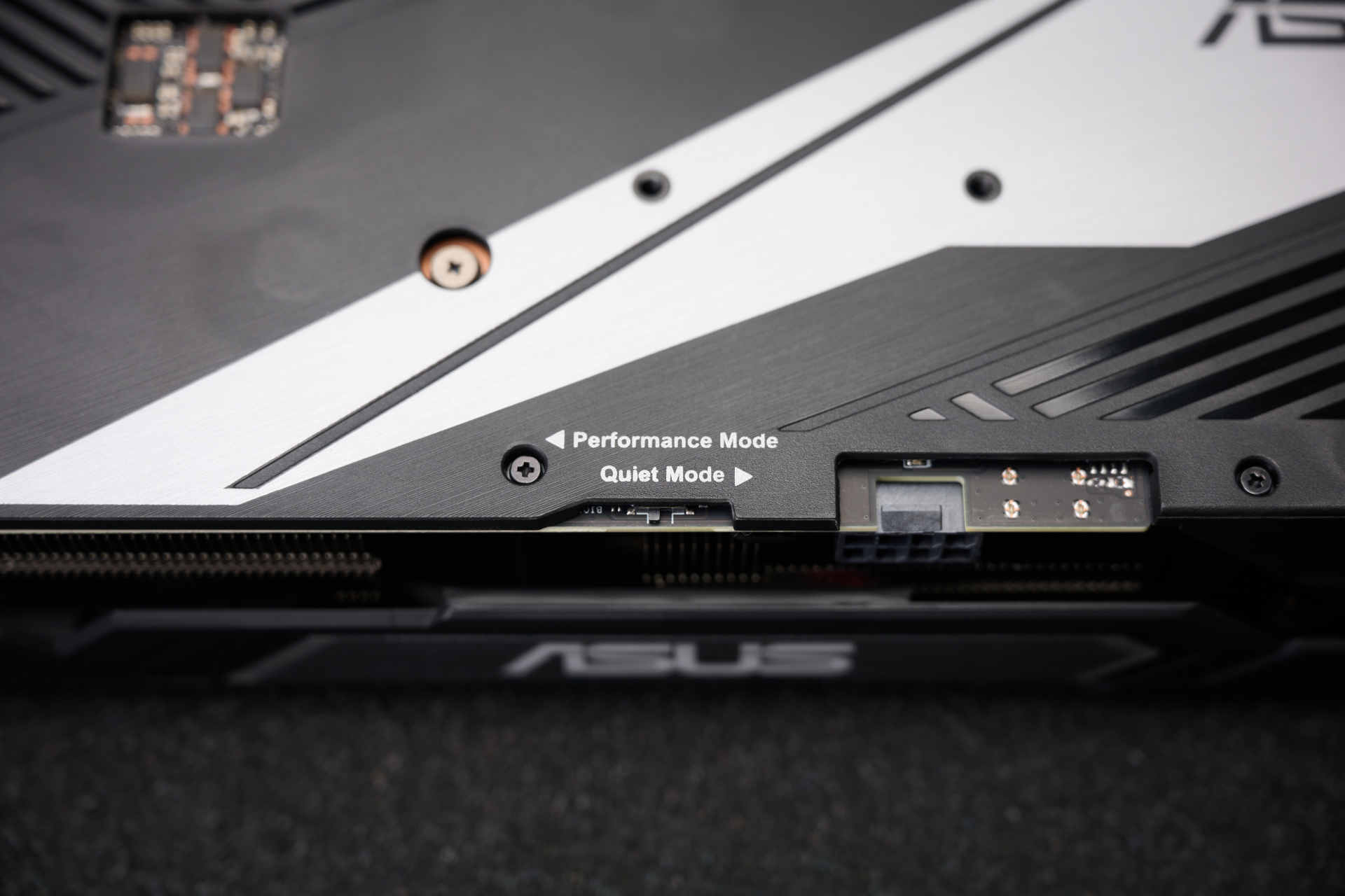 三星Galaxy Z Fold 4|比甜品高亿点 | 华硕 RTX3060Ti 巨齿鲨 游戏&生产力测试