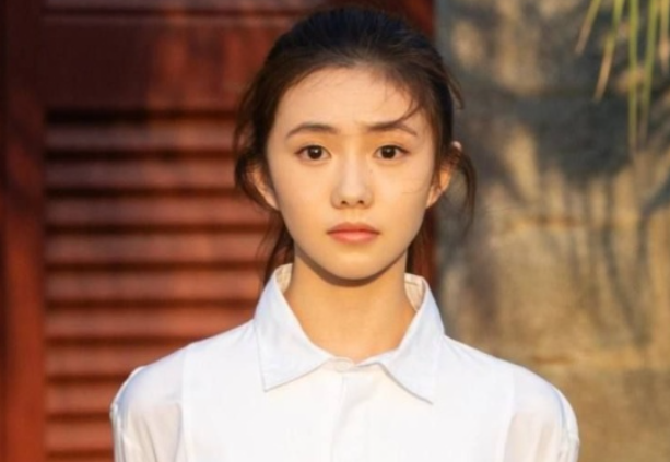 刘浩存|京圈皇太女刘浩存, 满身黑料却被张艺谋力捧,到底有什么背景?