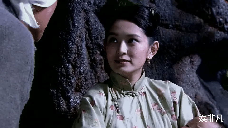 肖茵|“哑格格”肖茵素颜出镜，皮肤白皙，颜值仍不孬