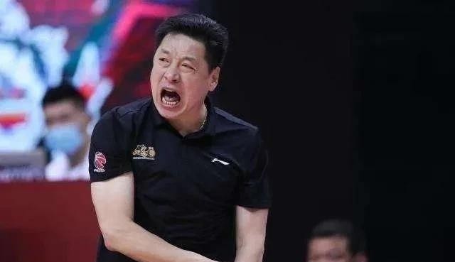 上海男篮|正式确定！上海男篮内线大将季后赛报销，伤员满营的艰难处境