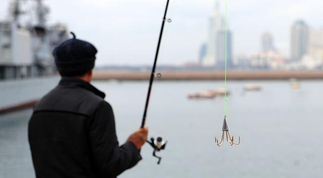 钓鱼|钓鱼人注意!汉江禁用的渔具有人却还在用,被当场抓走了
