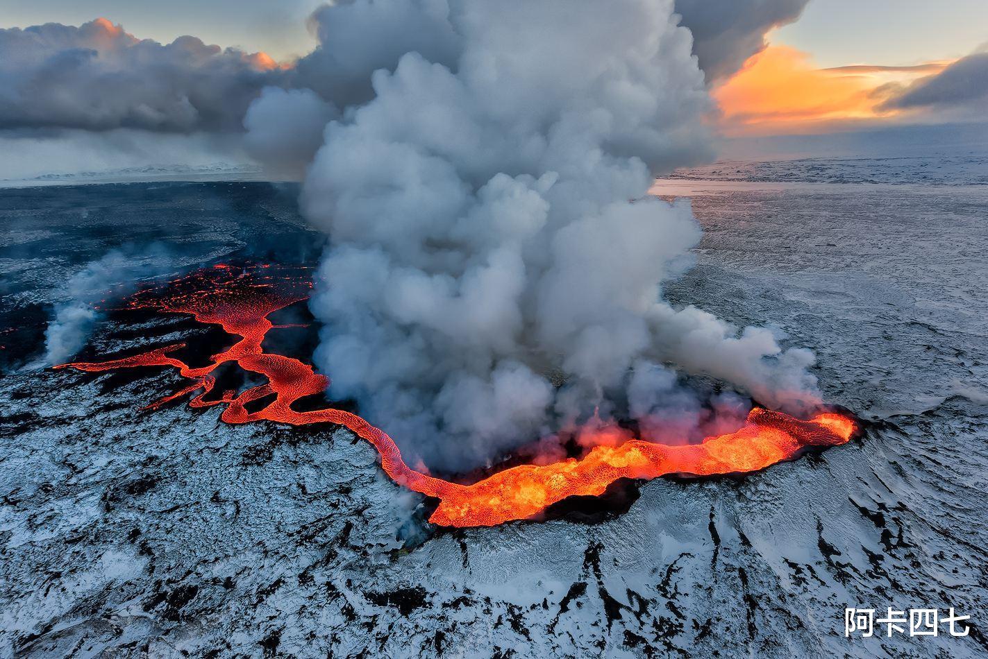 超级火山有多可怕?7.4万年前,北半球3/4的植物被毁于一旦