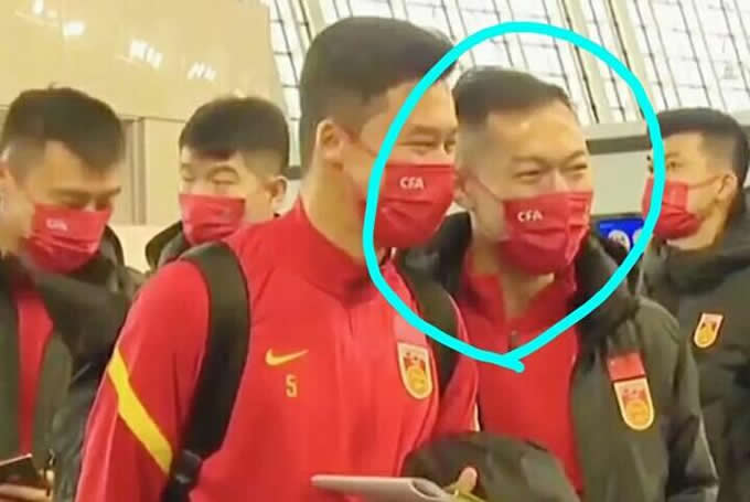 中国女足|国足队长躺枪？中国女足用身躯挡炮膛，黄健翔：躲球的都是胆小鬼