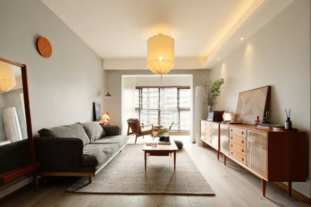 99㎡极简三室改两室装修设计,浅绿色的卧室很清新