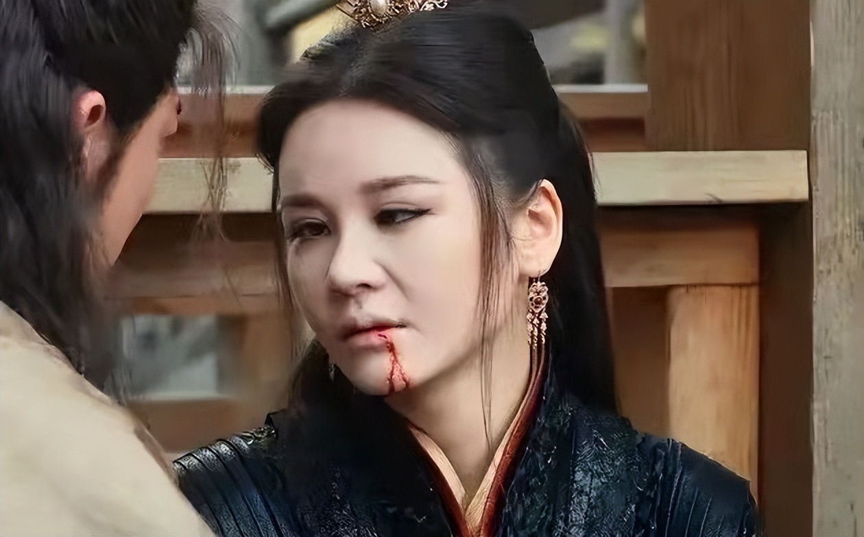 周芷若|最美周芷若又变脸？新晶女郎晒照秀蚂蚁腰，却被嘲滤镜过重认不出