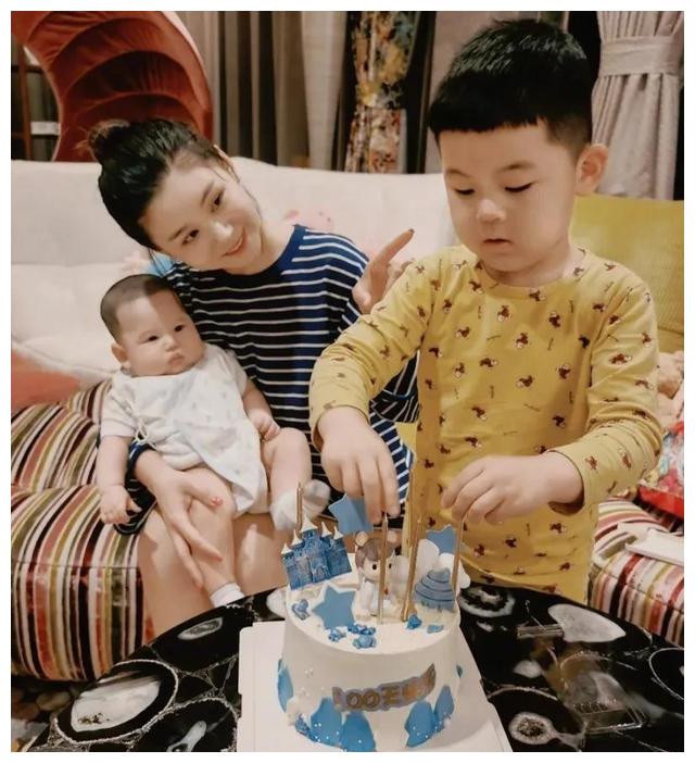 李小萌|演员李小萌穿着46000元的外套做头发，与王雷结婚多年“零”绯闻