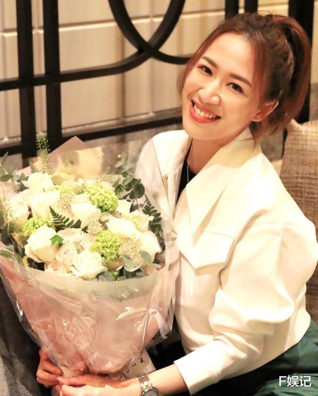 TVB|前TVB女艺人岑杏贤与老公儿子开心庆生 夫妻俩同一天生日很有缘