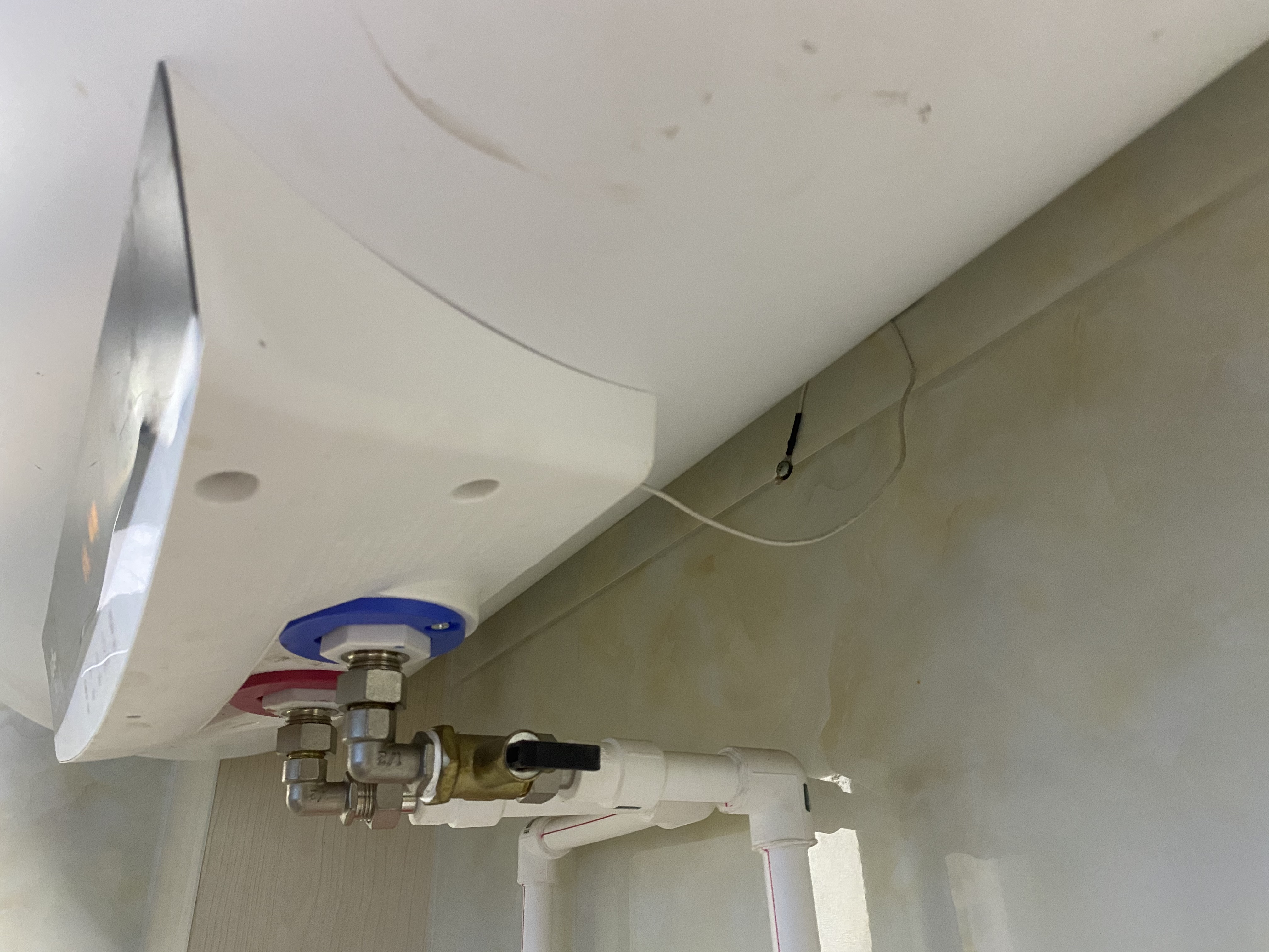 电热水器有“保命装置”,洗澡时就不用拔电源?来听师傅的真实话