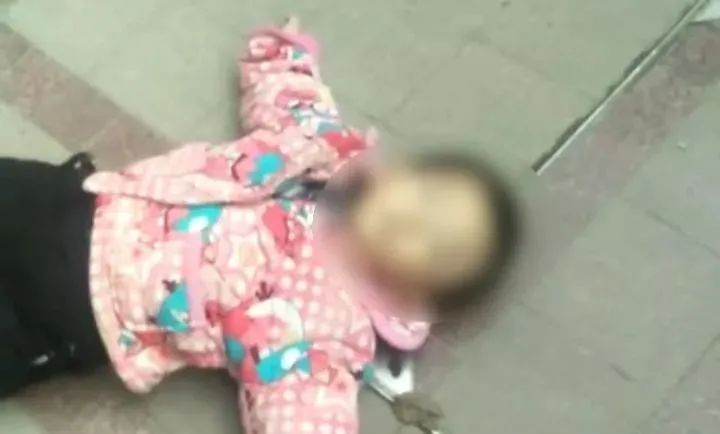 26岁妈妈活活闷死2岁儿子,丈夫伙同埋尸,真相曝光后,全网人都怒了……