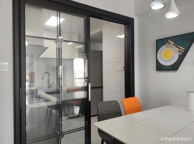 她家52平装出了90平的感觉，不做吊顶不做电视墙很极简，被圈粉了