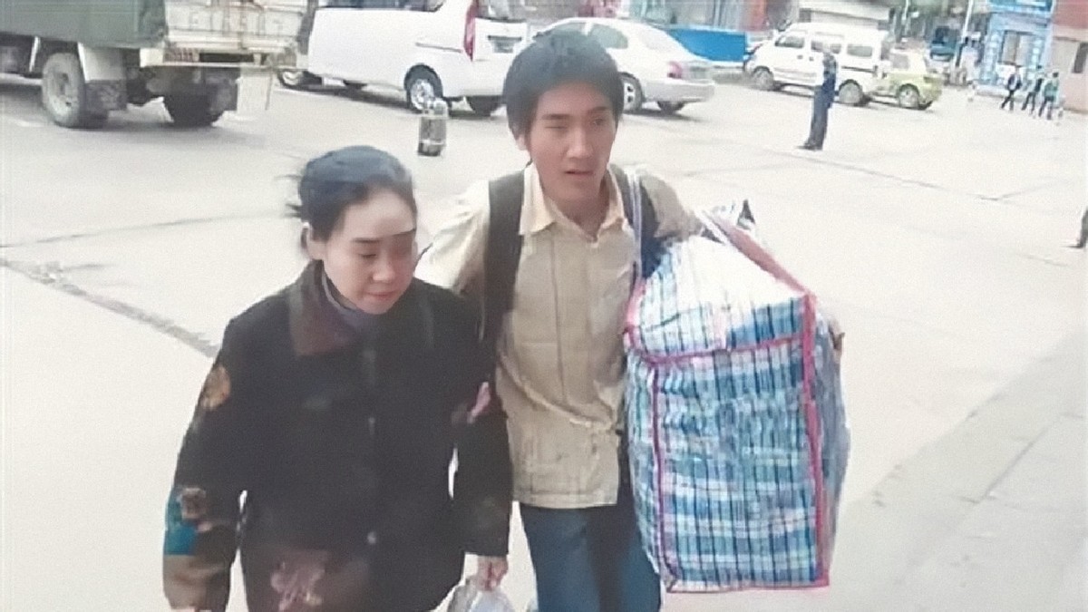 刘秀祥|2009年，刘秀祥千里背“疯娘”上大学，如今他的工作令人自豪