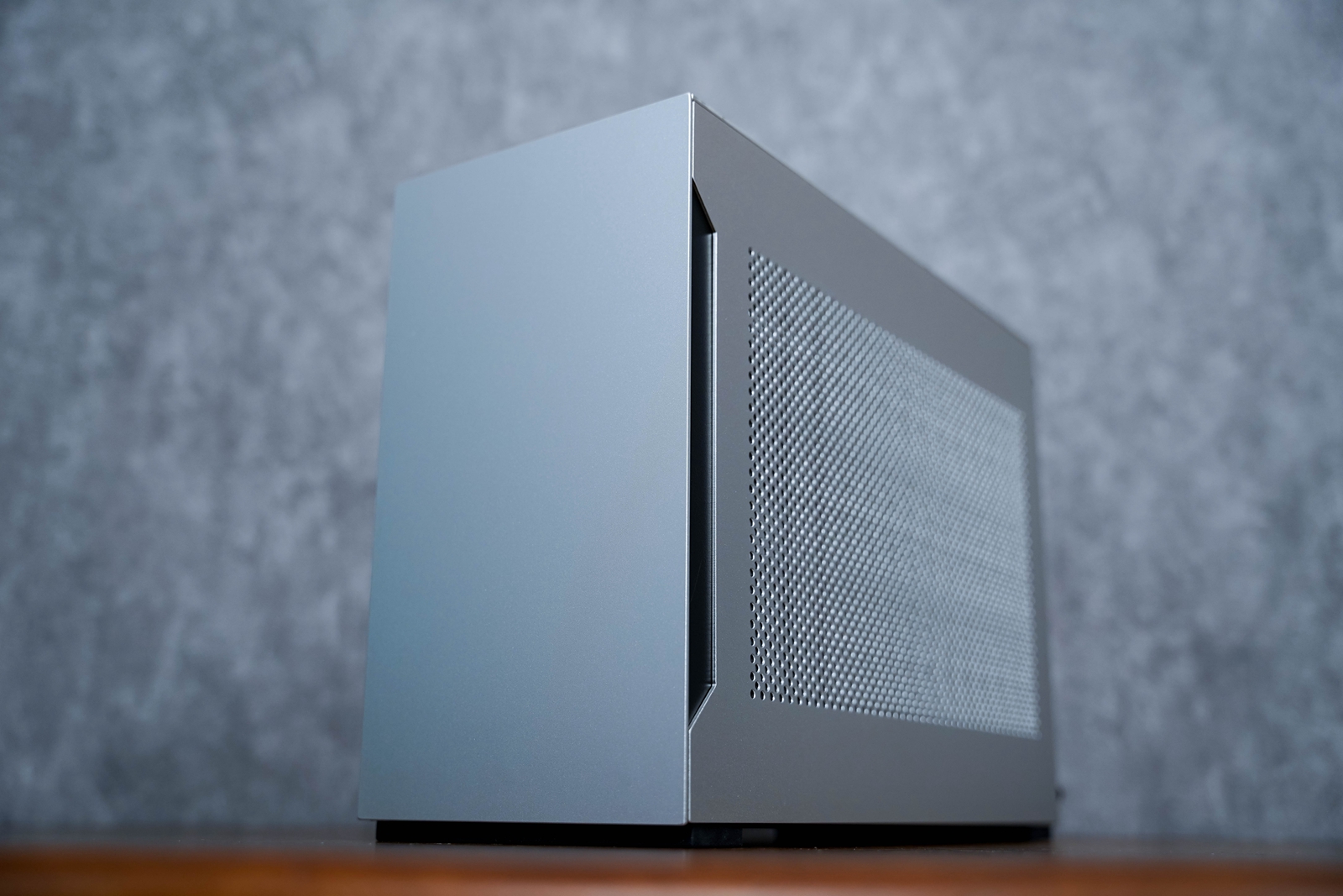 显卡|11L银黑策划， A4-H20携手12代酷睿与D5的游戏小钢炮装机体验