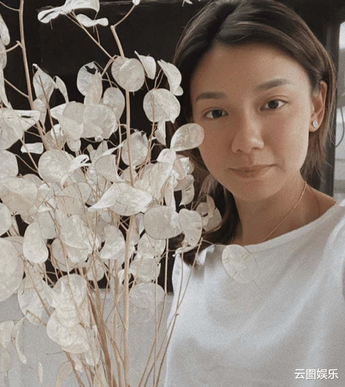 朱玲玲|朱玲玲继儿媳近照，拥硕士学历气质堪比郭晶晶，结婚2年仍没生娃