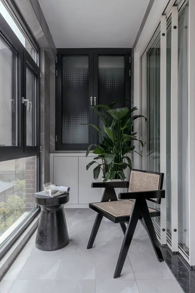 菡萏怡景装饰 | 喜欢黑白灰设计的注意啦!这个家的设计会成为你的“新欢”!