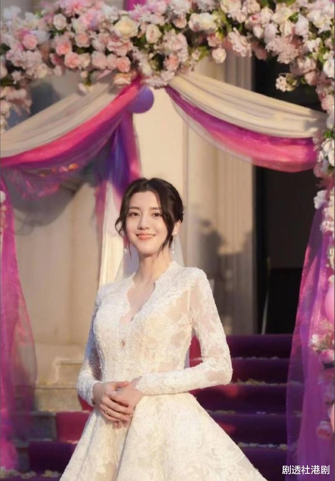 施伯雄|恭喜!香港人气女神晒剧照被催婚,富三代男友更公开喊话:快了