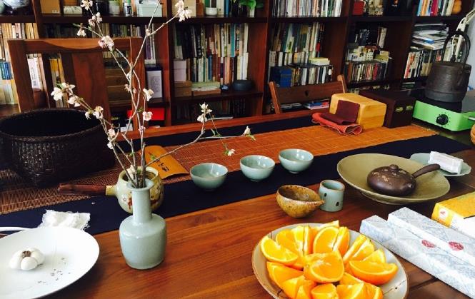 王铮亮晒出自己的家,装修朴素像普通家庭,连刘涛都喜欢上门做客