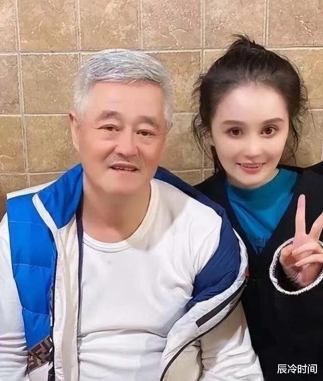 赵本山|赵本山女儿球球确诊阳性，高烧不退频繁放屁，坚持明天复工引争议