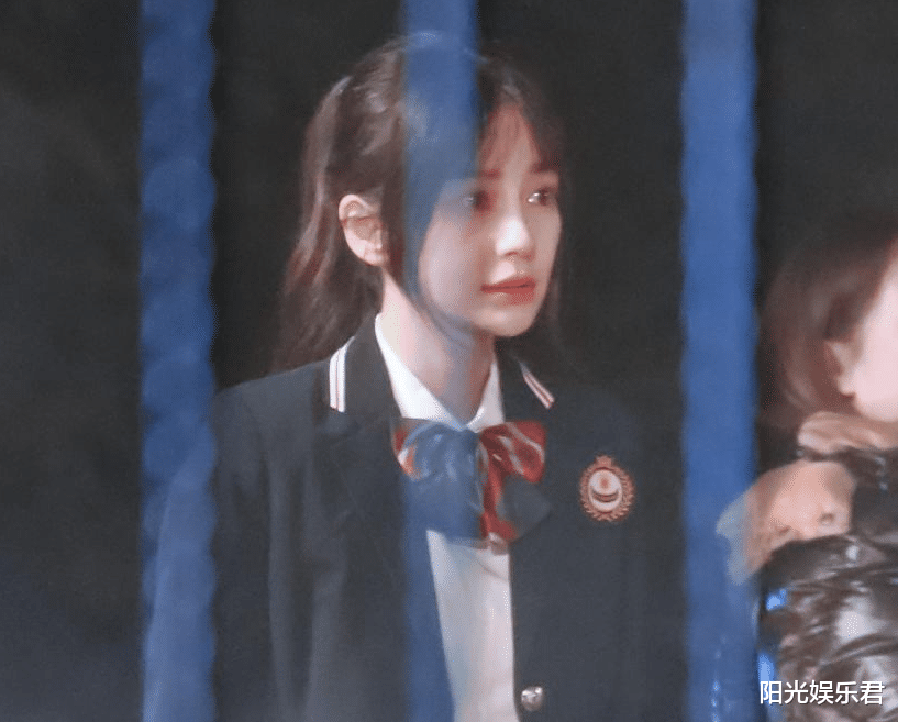 Angelababy|别把冻龄当少女感，33岁杨颖穿校服演戏，是真不合适