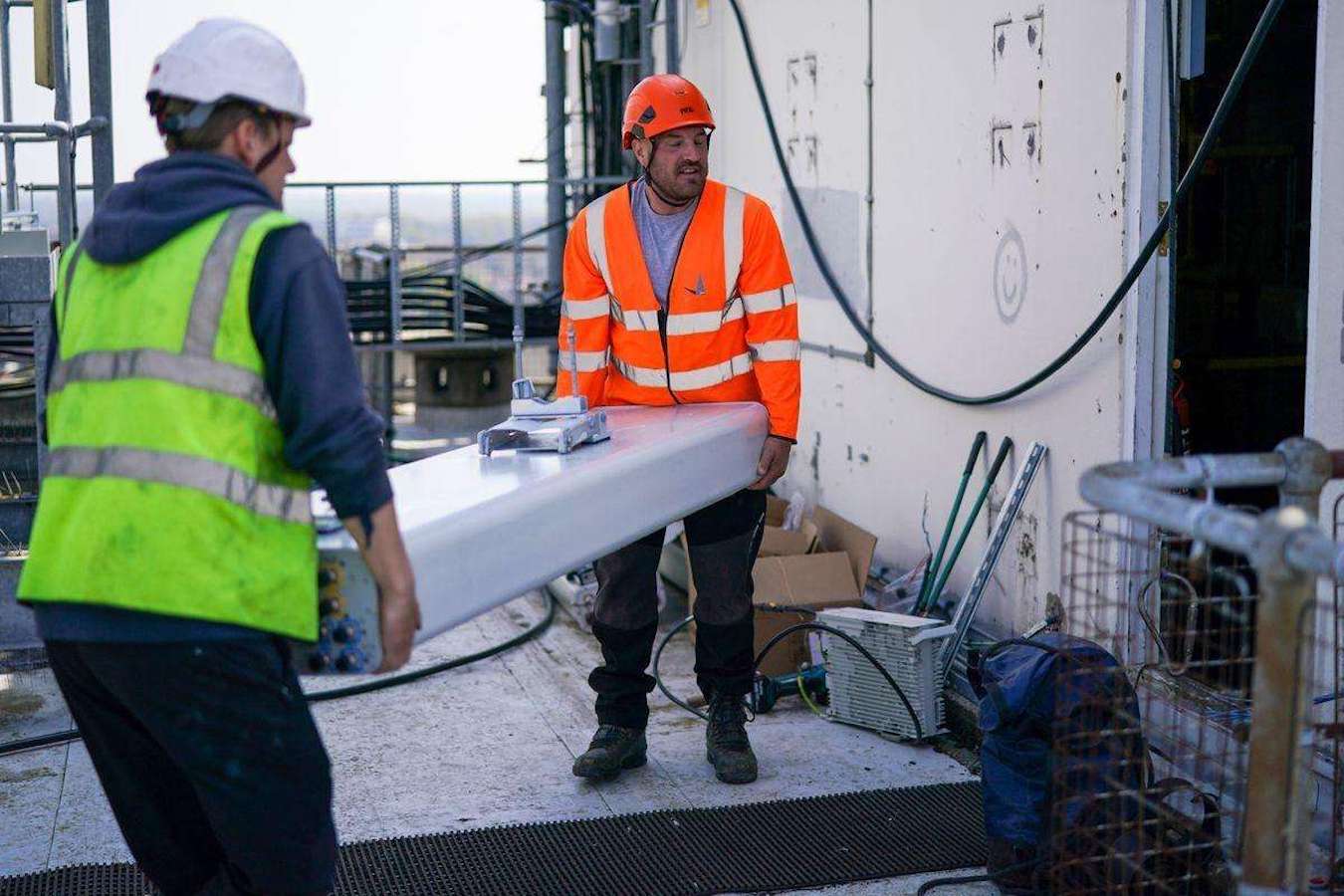 华为|华为5G设备拆不动了?英国正式宣布,推迟6个月