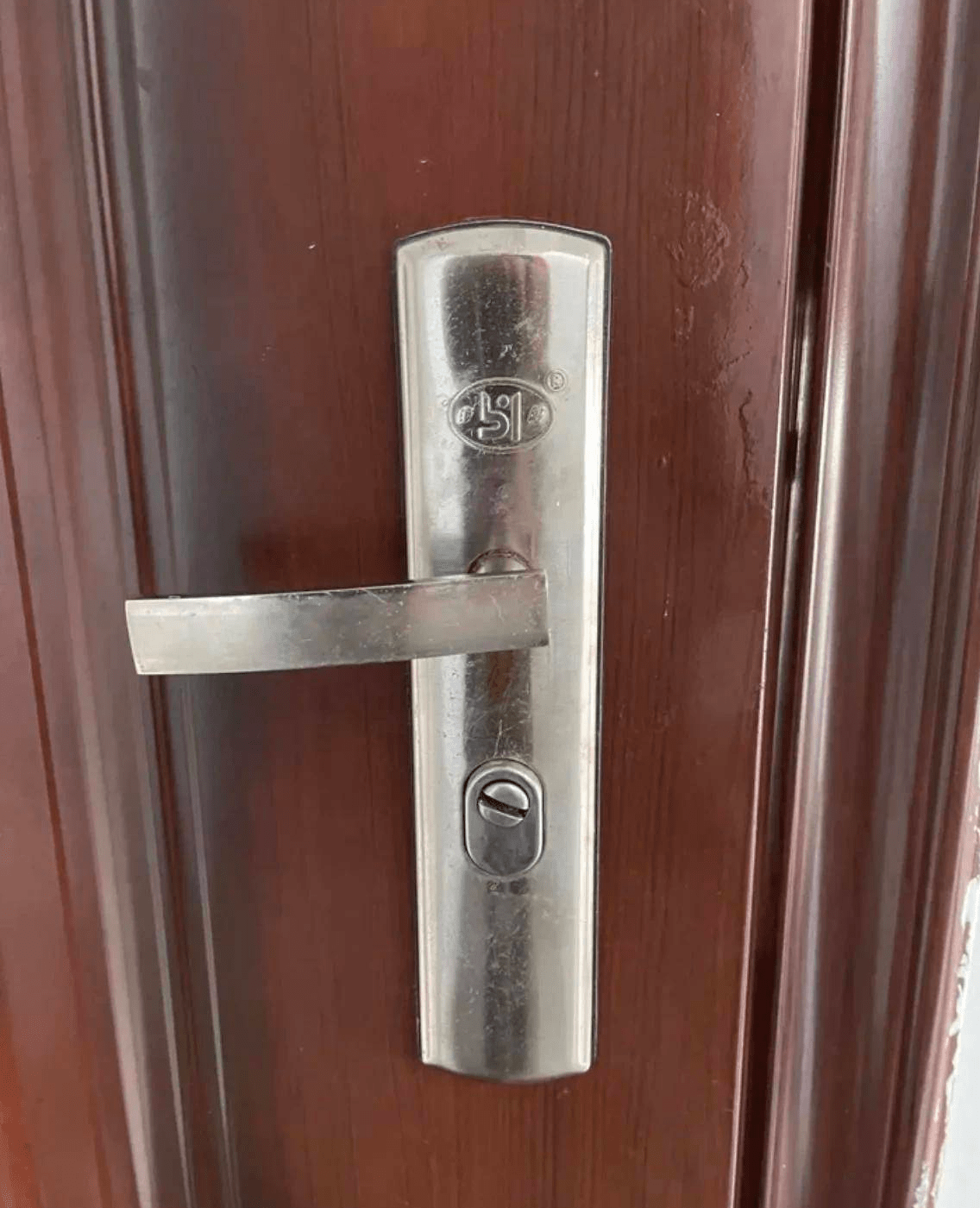 Mini LED|进户门是否要加装指纹密码锁？还好有师傅说出实话，多亏提醒！