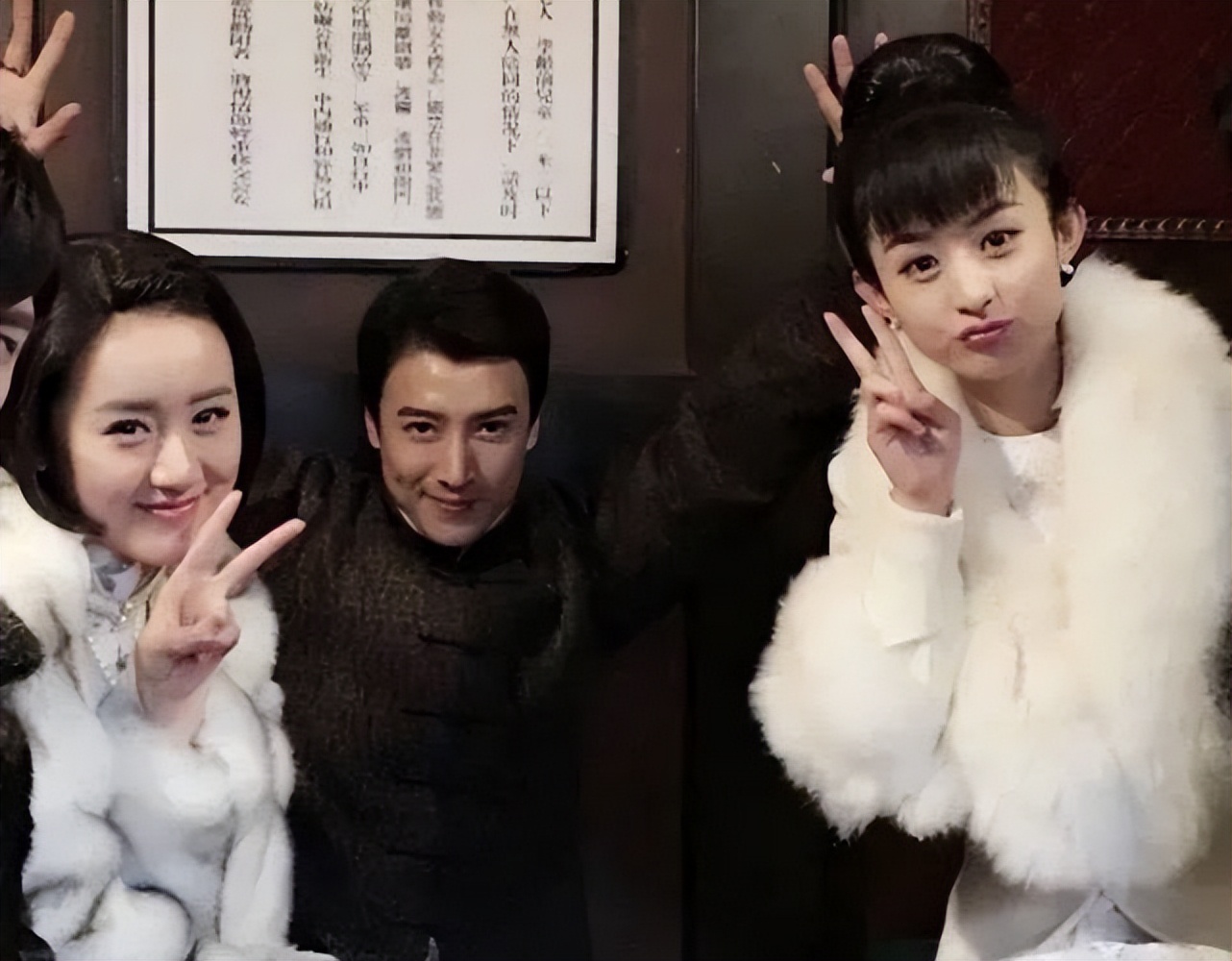 赵丽颖|明明长得很像,却一个惊艳、一个“路人脸”,问题出在鼻子上?