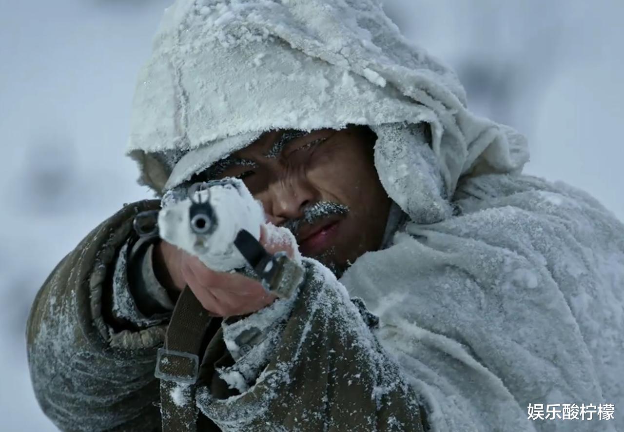 狙击手|张艺谋《狙击手》2个第一，硬扛吴京《水门桥》1个敬礼