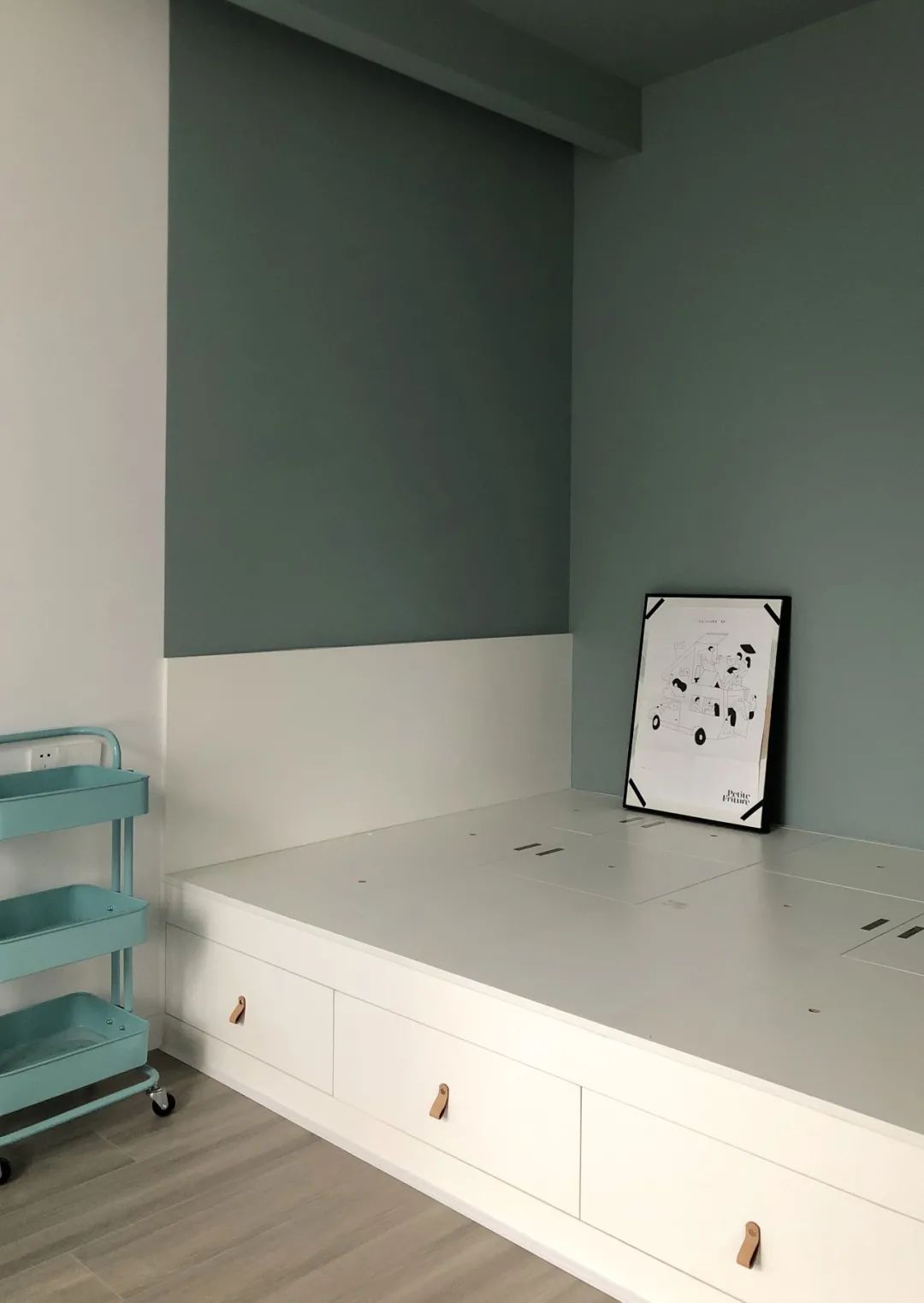 170㎡顶跃复式宅,「勃艮第红+蓝粉」分色,优雅又时髦!