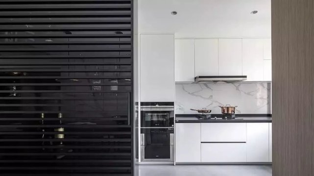 160㎡现代简约风,木饰面+黑色百叶,通透高级有气质!