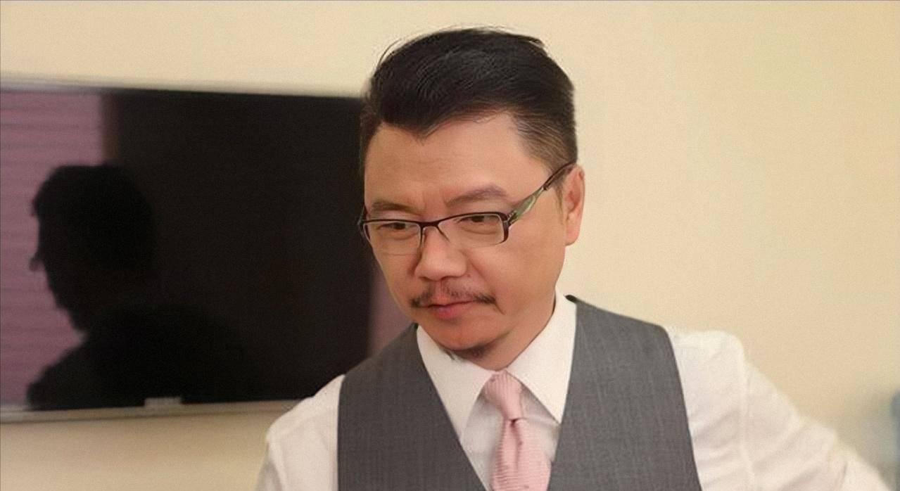 最后生还者|艾威：为救爱妻花光家产，却突然官宣离婚：恩爱18年都是装的？