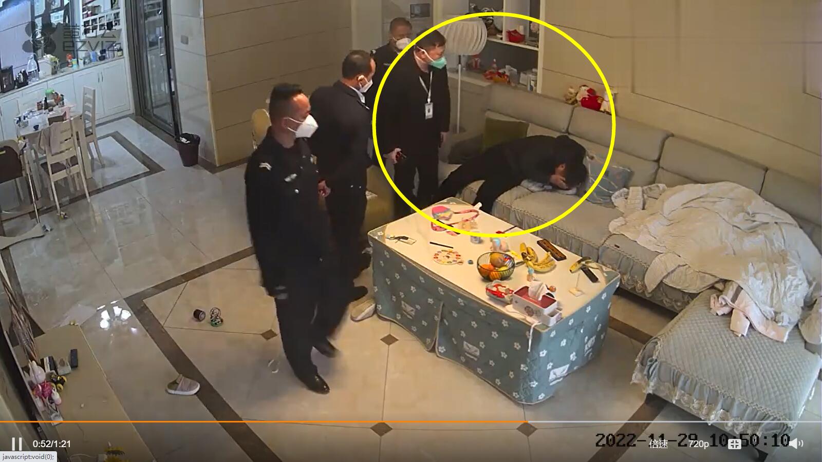 与南京业主上门打人相比,湖南浏阳街道工作人员入户打人的影响更坏