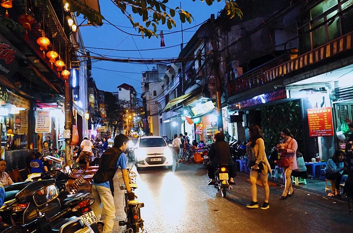 河内|越南河内市交通落后，出行不方便，摩托车是当地人的天赐之物