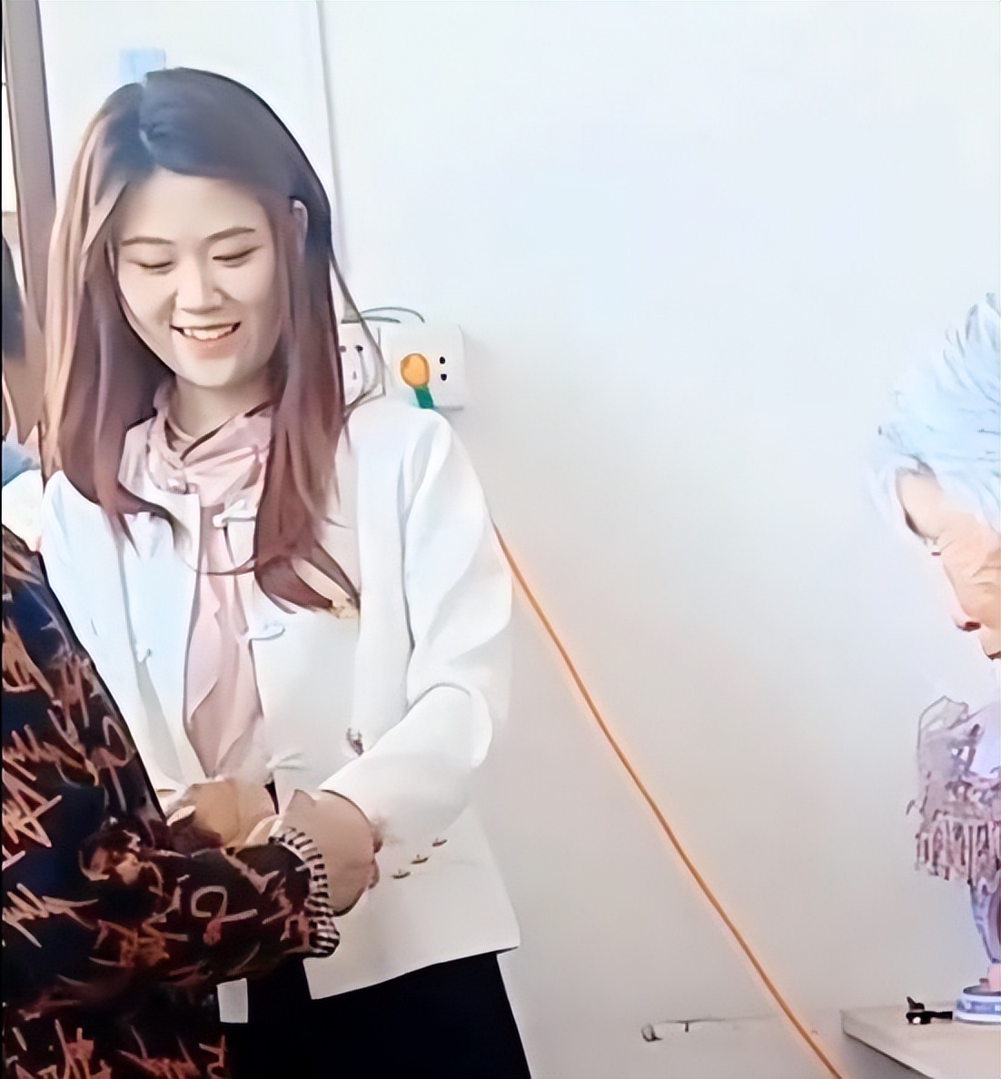 朱之文|朱小伟订婚第3天,大衣哥家中挂满红灯笼,疑似为儿子结婚做准备