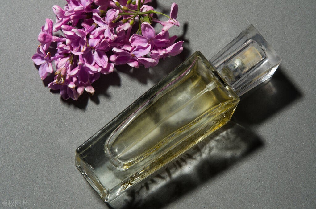 机器人|美国消费者大幅削减开支!香水、蜡烛和烧烤机需求猛降!