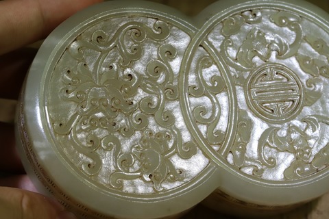 和田玉籽料|和田玉籽料“莲纹福寿胭脂盒”