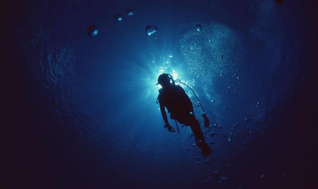 为什么科学家宁可探索太空,也不研究深海?是深海太恐怖了吗?
