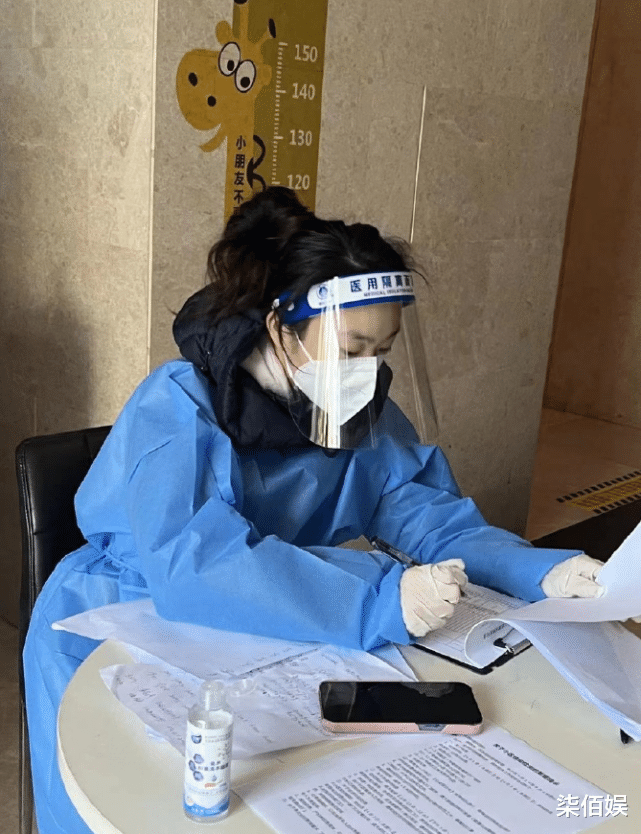 |孙艳当志愿者被赞扬,姐姐姐夫孙俪邓超却遭逼捐,风评相差太大