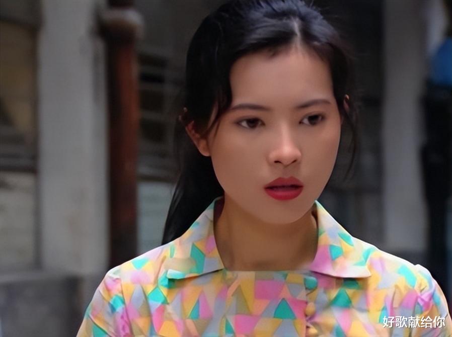 保安|香港过气明星：酷似梁朝伟，无奈当保安，撞脸谢霆锋，转行开公交