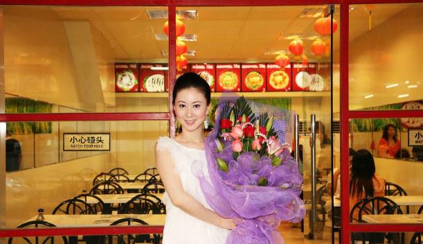 人体模特汤加丽,一天被搜索10万次,丈夫与她离婚,父亲怒骂没脸出门