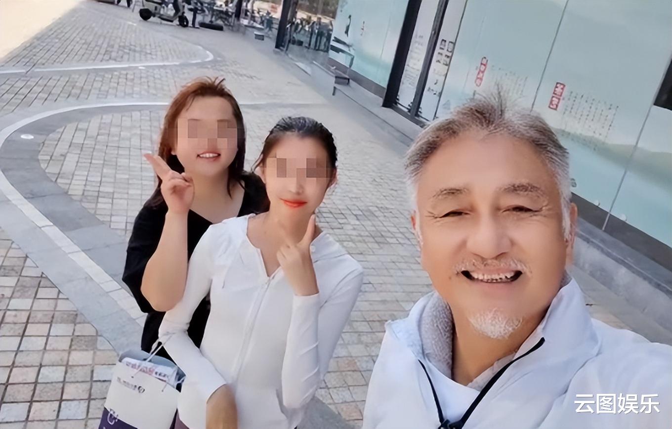 TVB|TVB男星做核酸被偶遇,与妻子手牵手太恩爱,20年前已在广州买房