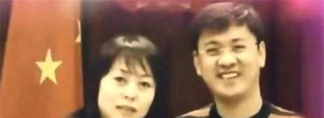 2010年,46岁女老板嫁小19岁下属,50岁生3胞胎,如今怎么样了