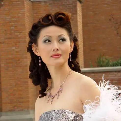 王思懿|与已婚的“武松”纠缠一恋，闪婚闪离事业崩盘，王思懿51岁仍单身